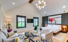 Chic Galveston Studio Walk To Shops And Restaurants