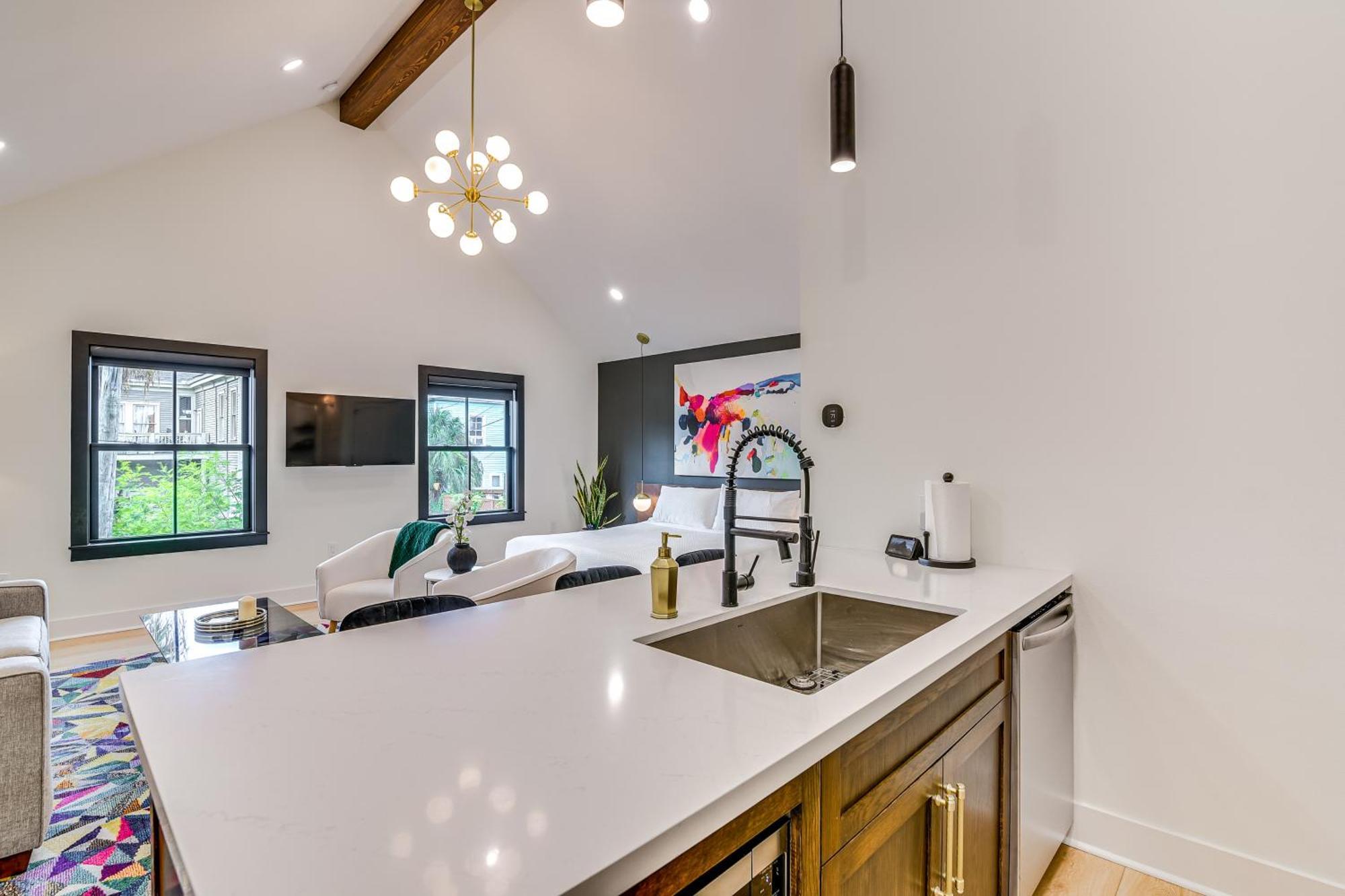 Chic Galveston Studio Walk To Shops And Restaurants Exterior photo